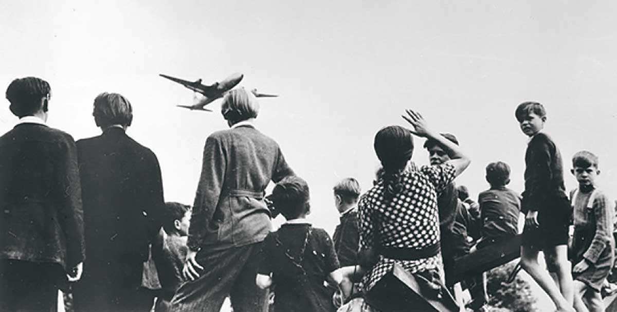 childre during the berlin airlift