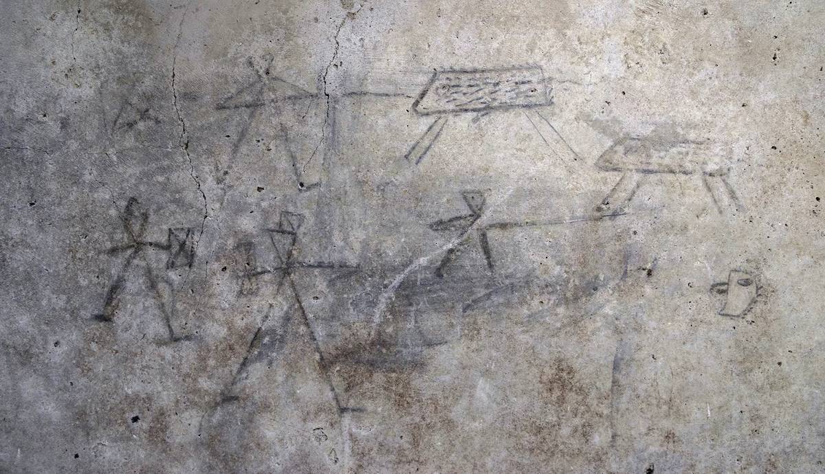 childrens-drawings-gladiators-discovered-in-pompeii