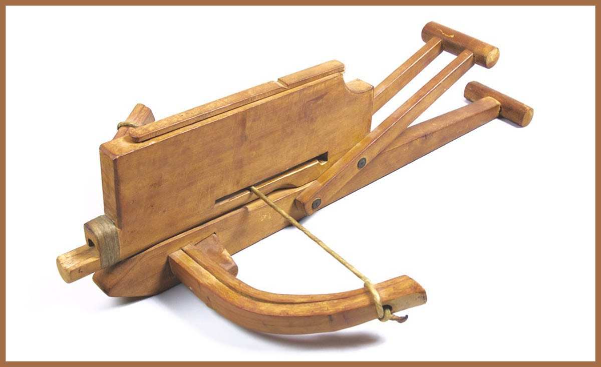 Recreation of the ancient Chu-Ko-Nu, otherwise known as the Chinese repeating crossbow. Source: Mandarin Mansion Antiques, Haarlem