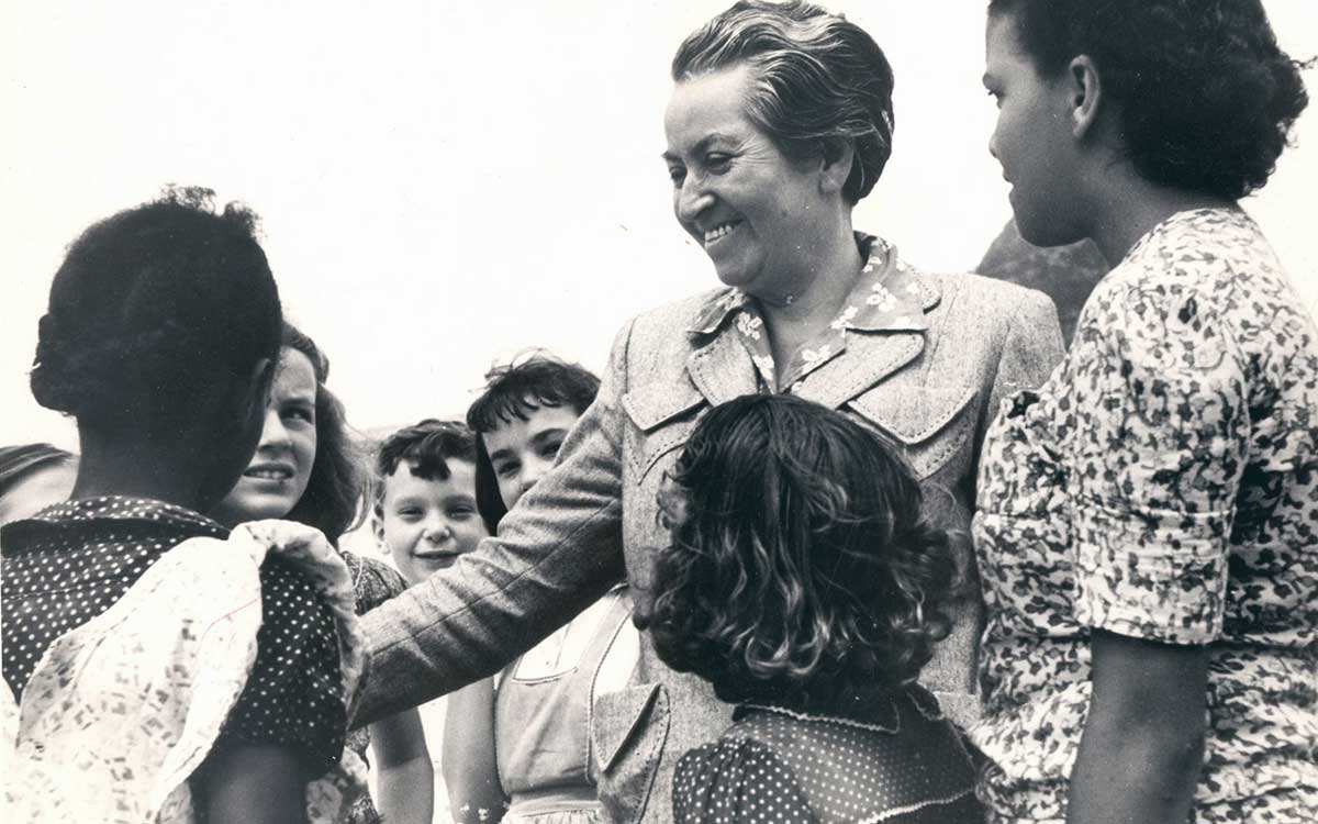 gabriela mistral schoolchildren photograph