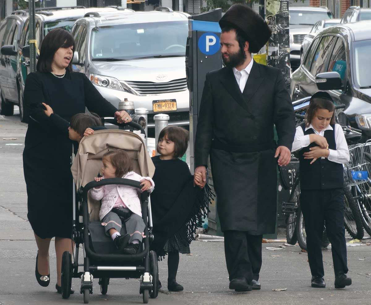 hasidic judaism family walk through brooklyn