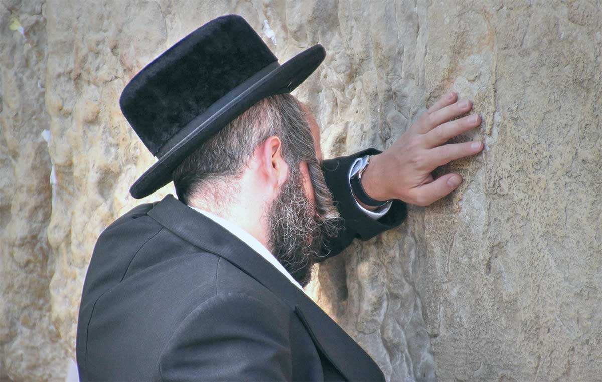 hasidic judaism prayer at western wall