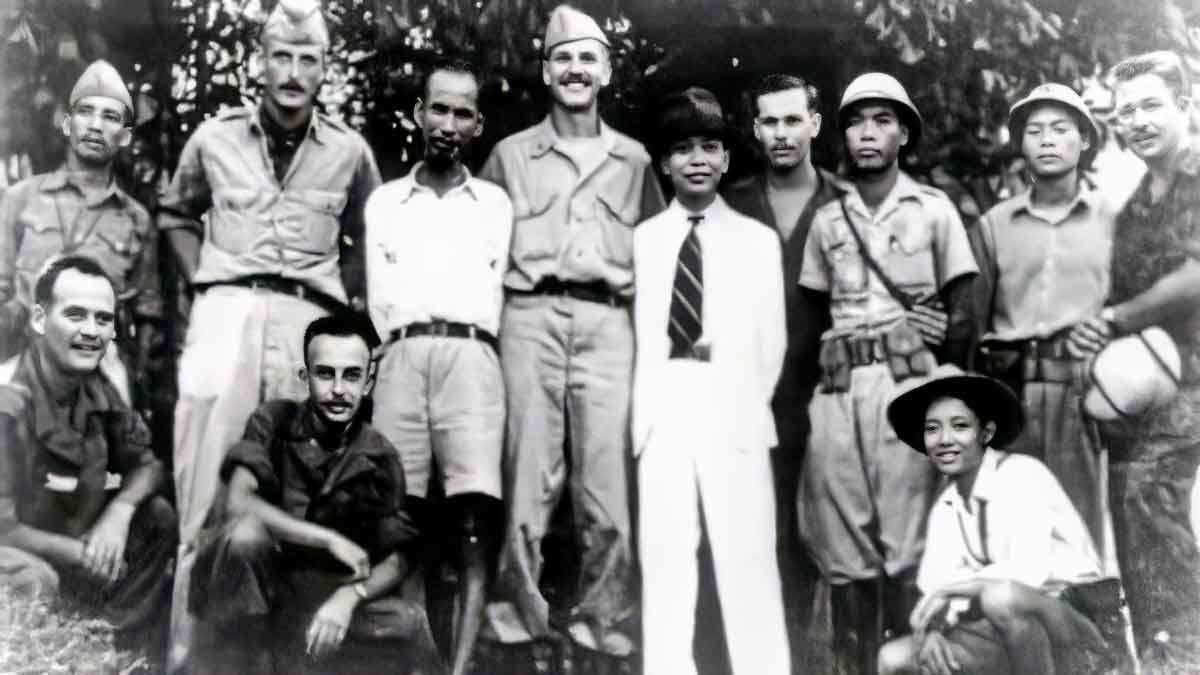 ho chi minh with oss 1945