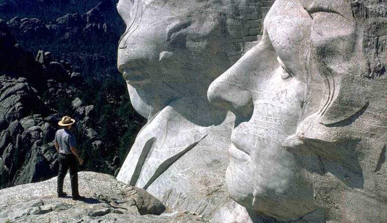 how tall is mount rushmore