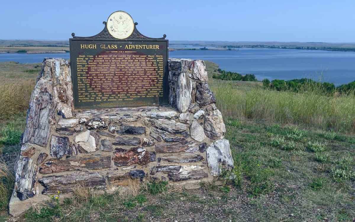 hugh glass monument