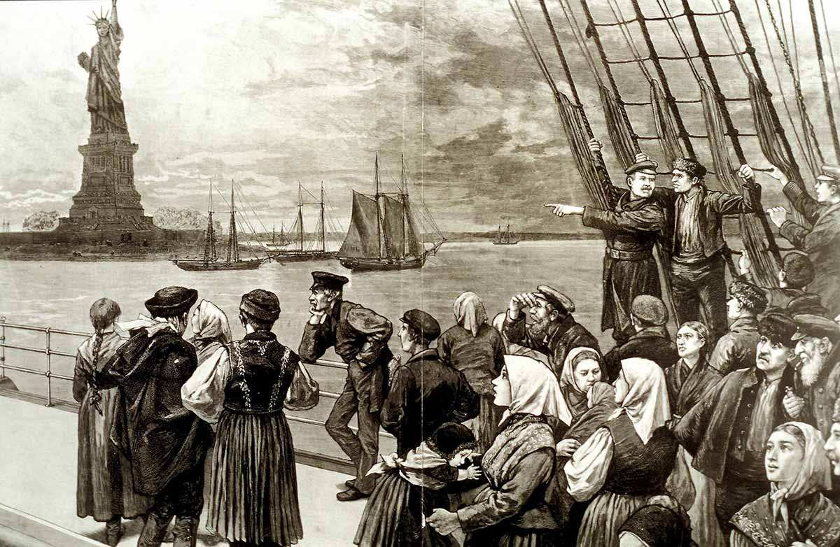 immigrants at statue of liberty