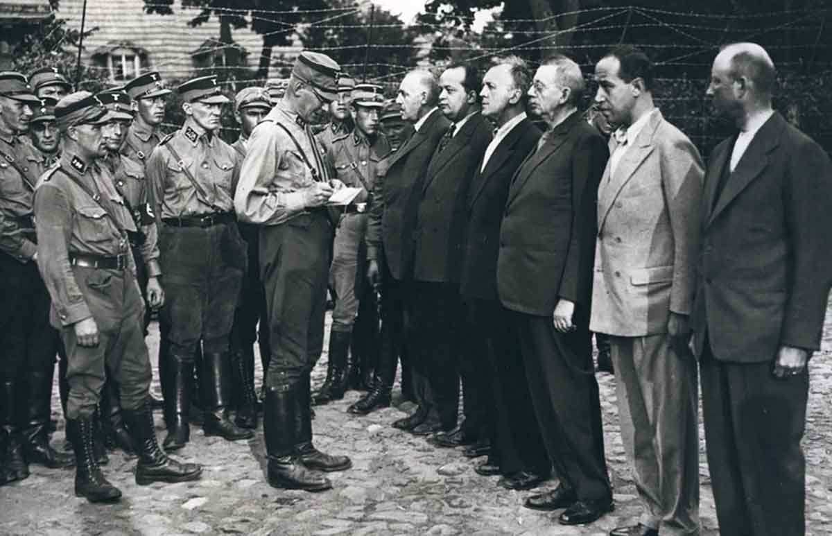 inmates at the sa concentration camp oranienburg