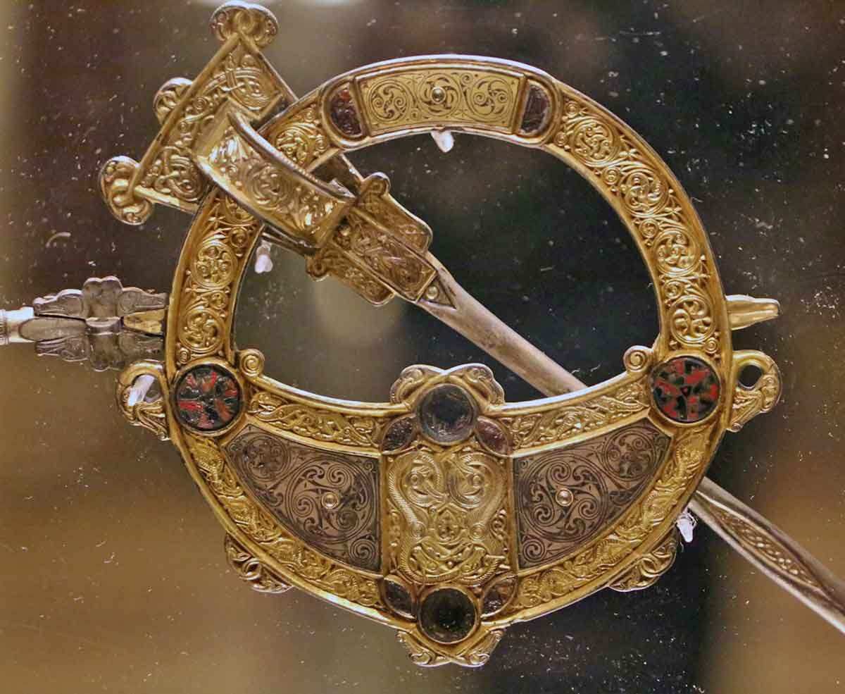 ireland tara brooch reverse