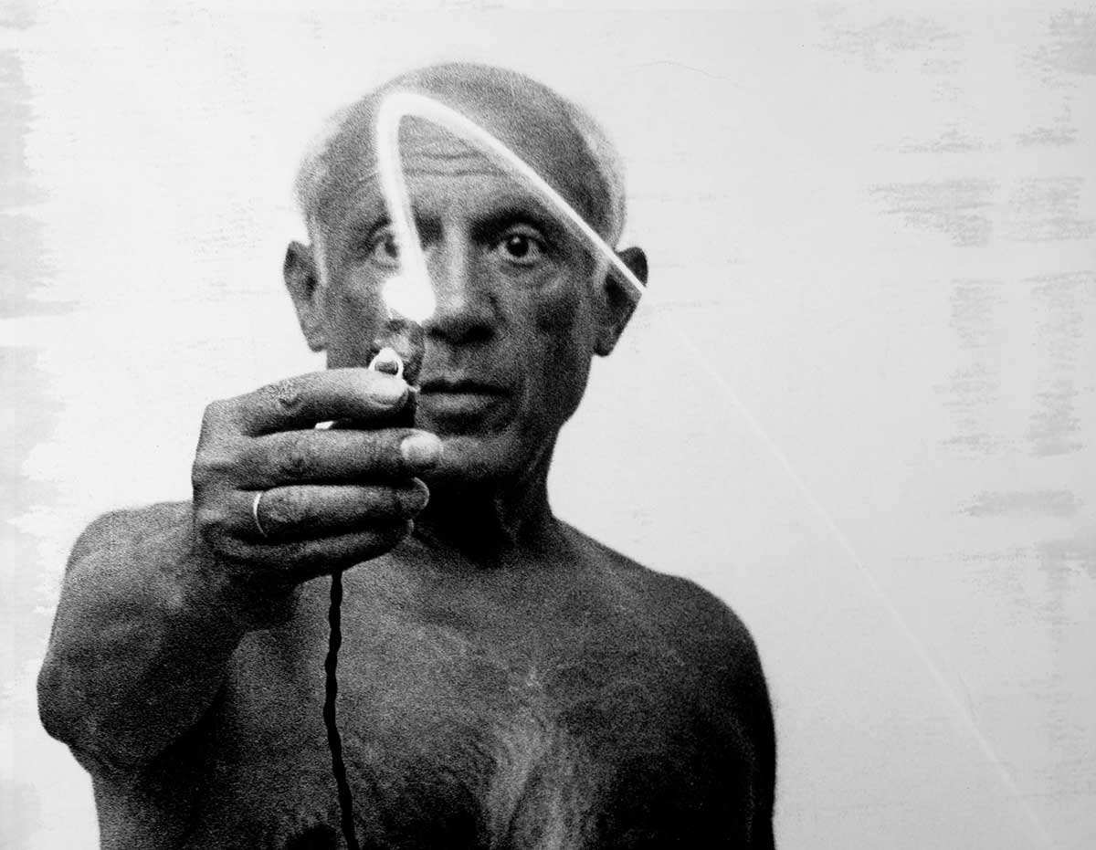 mili gjon pablo picasso light drawing photo