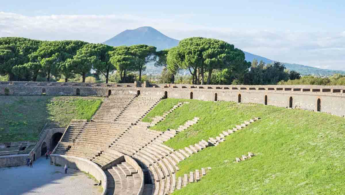 pompeii amphitheater