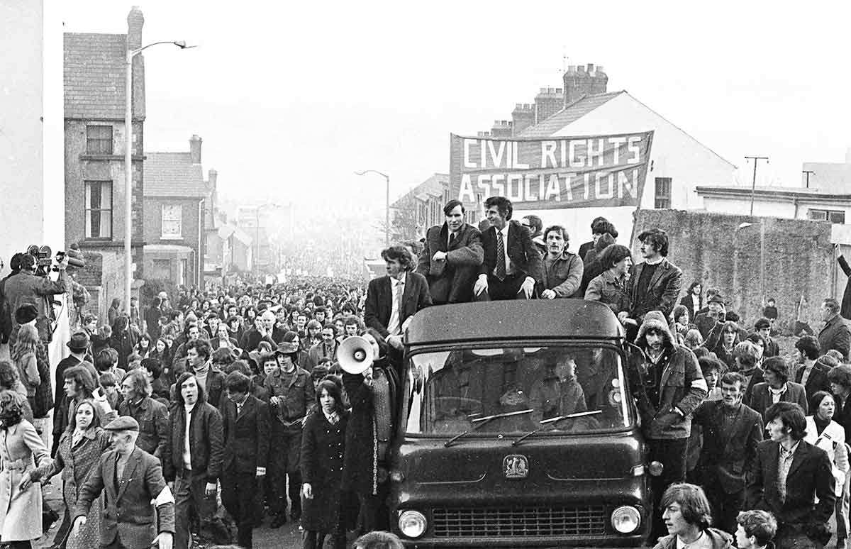 protestors in bogside troubles