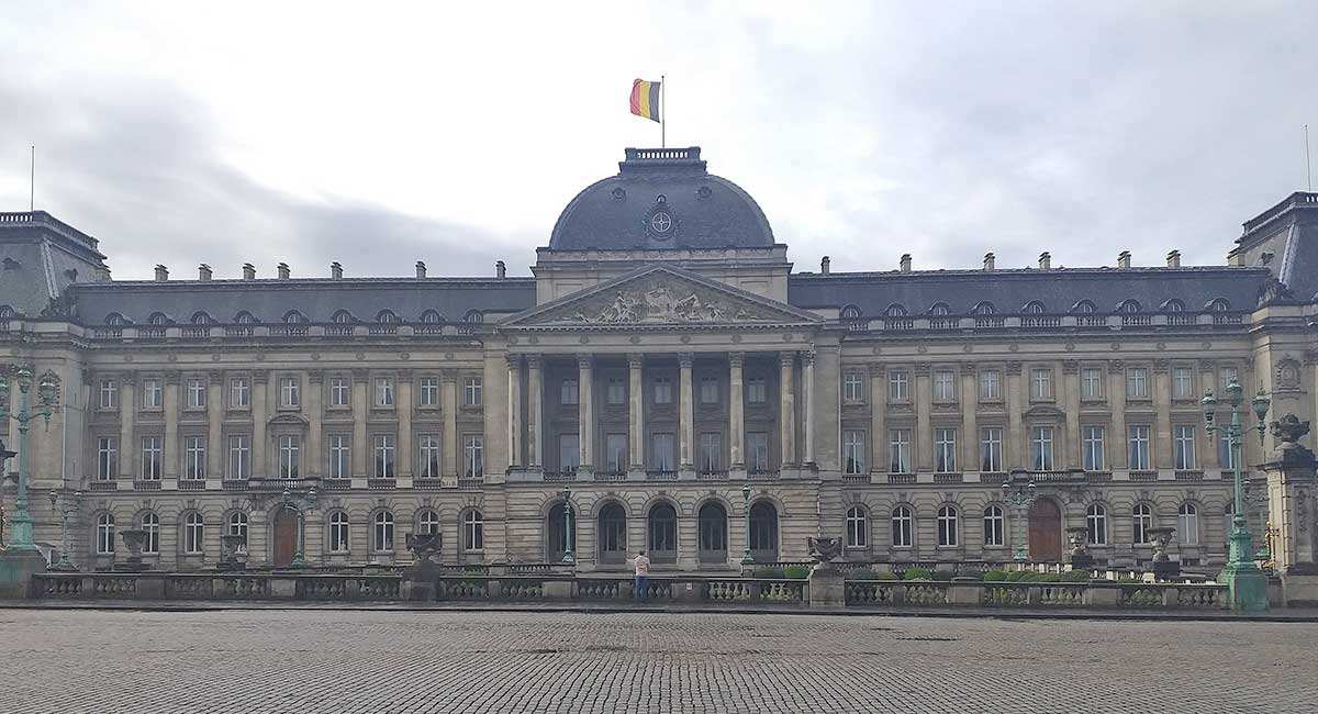 royal palace brussels facade photo