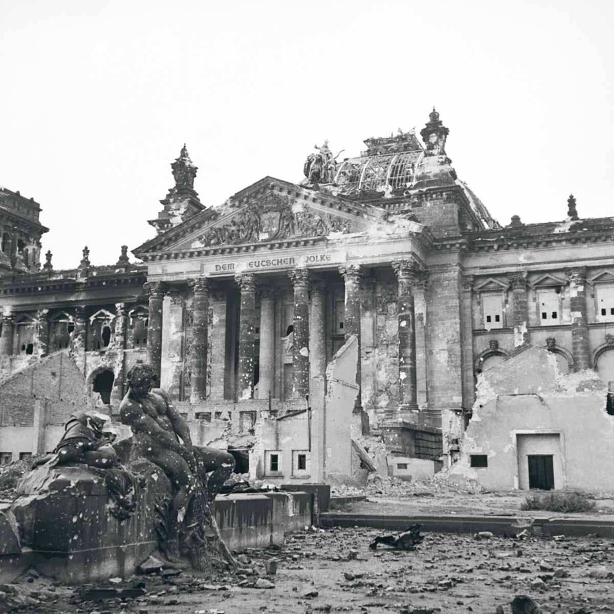 ruined-reichstag-berlin-after-ww2